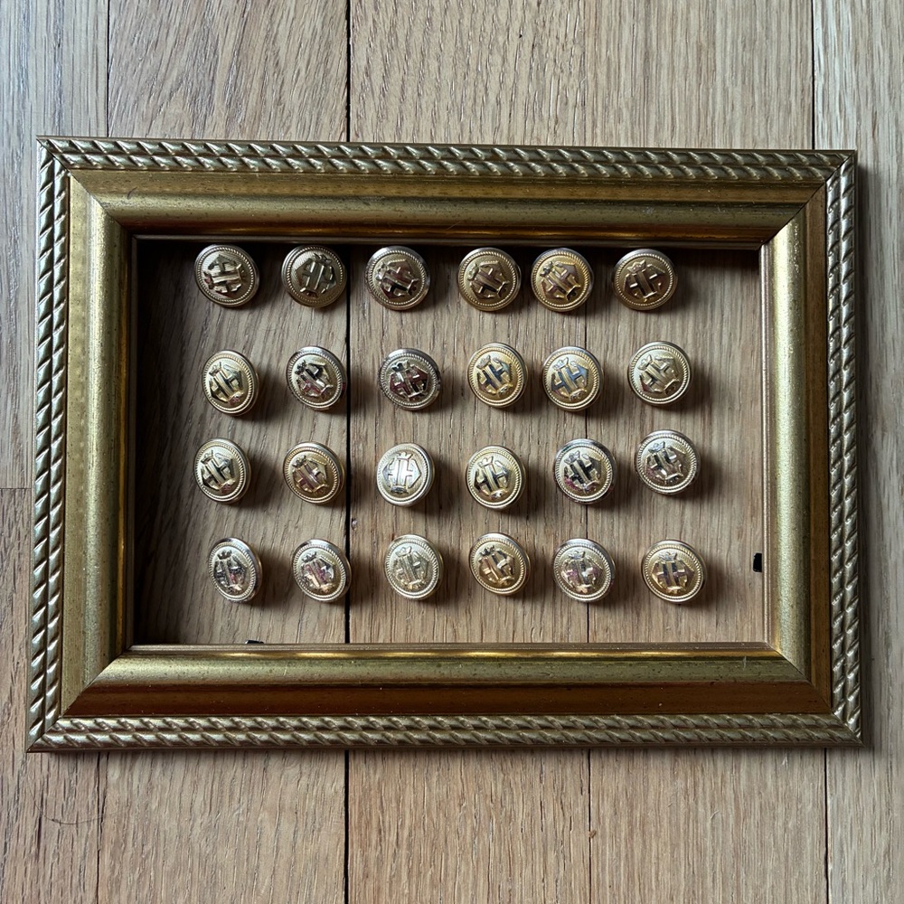 Vintage ‘Waterbury type’ brass Buttons 
“H” with crown. UNSIGNED. Set 24